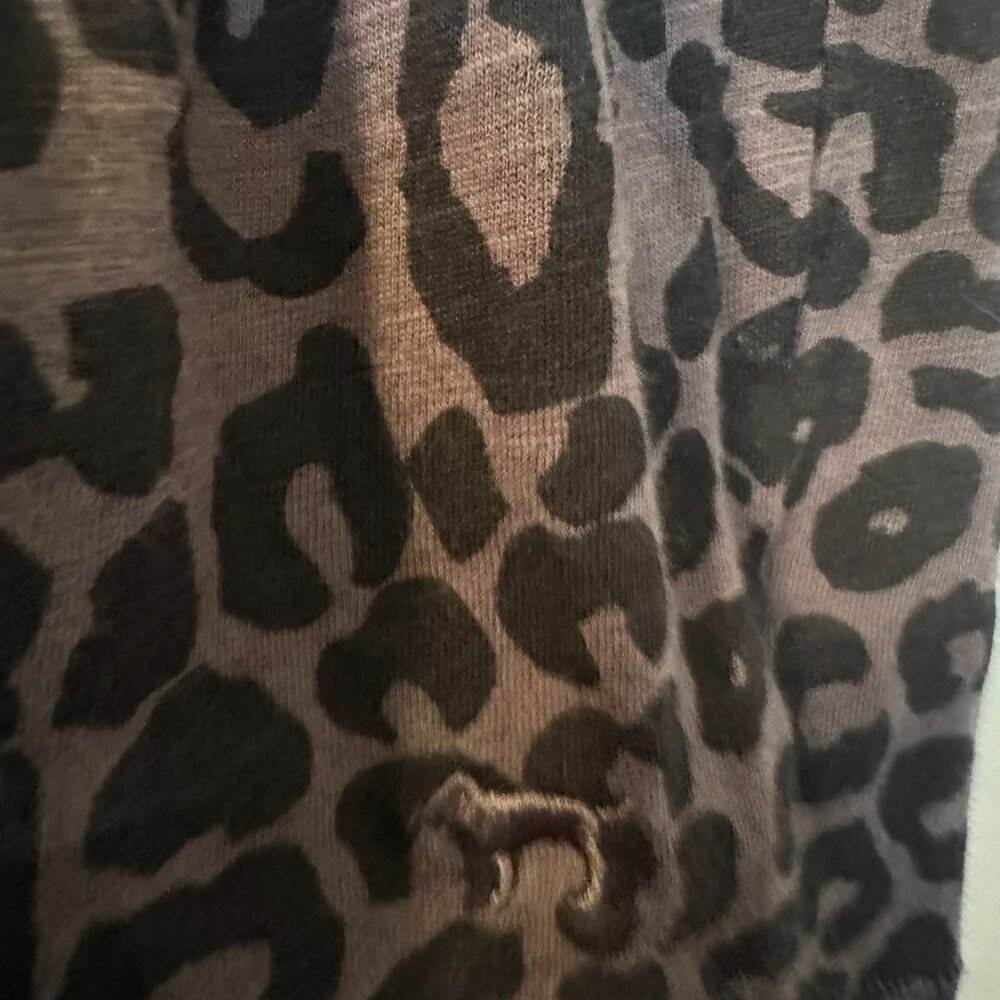 PINK Gray and Black Animal Print T Shirt v neck Size small - Picture 3 of 5